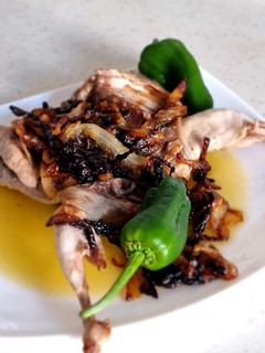 Una foto de Codornices encebolladas (Nota 8)