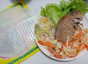 Hình của món Cá chiên giòn cuốn bánh tráng.