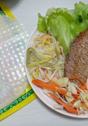 Hình của món Cá chiên giòn cuốn bánh tráng.