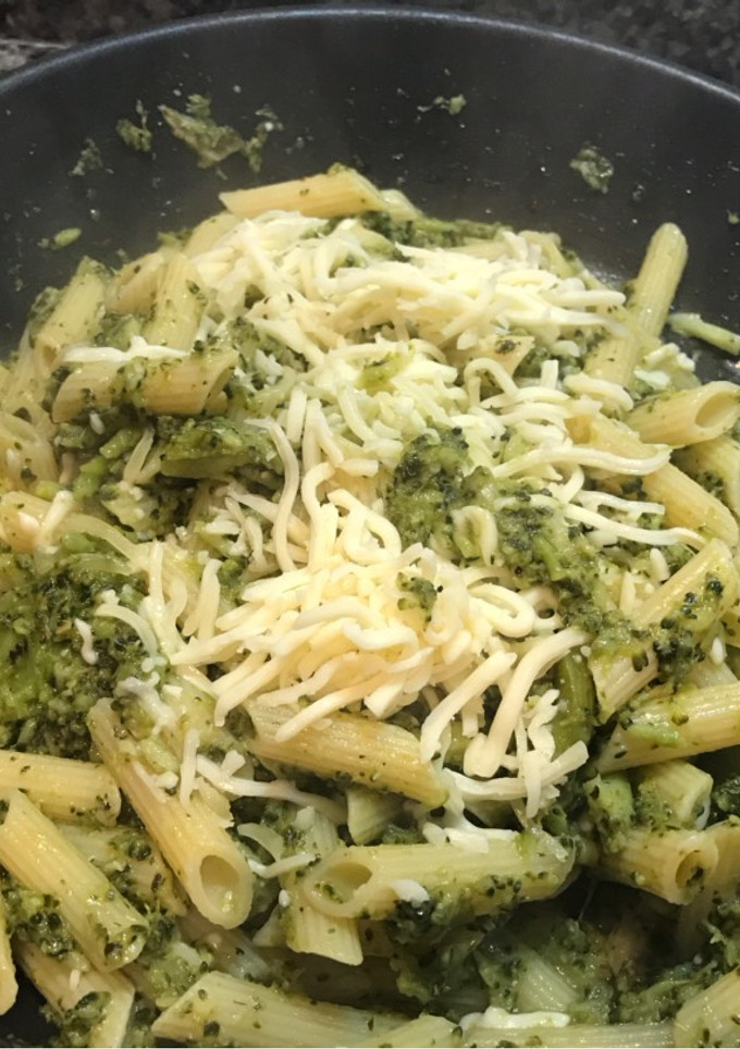 Una foto de Pasta con brócoli