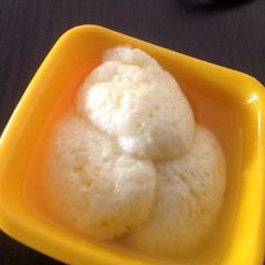A picture of Rasgullas.