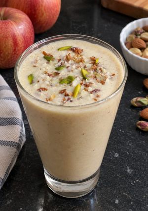 A picture of Apple Dryfruit Smoothie.