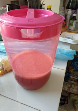 Una foto de Agua de fresa con hierbabuena