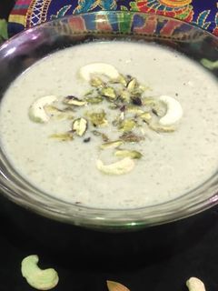 गुड़ की खीर(Gud ki kheer recipe in Hindi) रेसिपी मुख्य फोटो