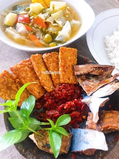 Foto resep Sayur Asem plus Sambel Terasi Mentah