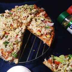 A picture of Veg cheese pizza.