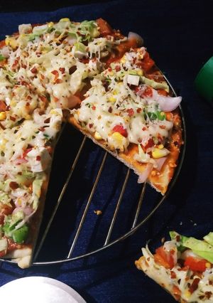 A picture of Veg cheese pizza.