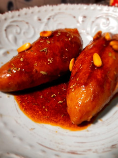 Una foto de Calamares rellenos de cebolla caramelizada y sobrasada