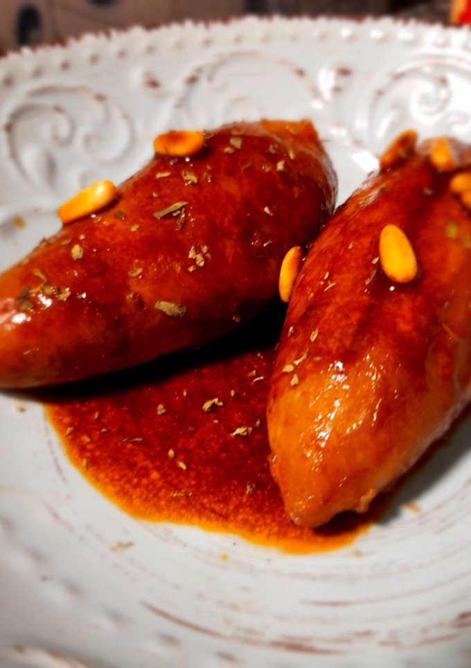 Una foto de Calamares rellenos de cebolla caramelizada y sobrasada