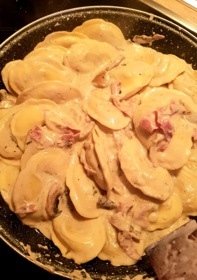 Una foto de Tortellini de queso de cabra con miel
