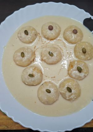 A picture of Suji Rasmalai.