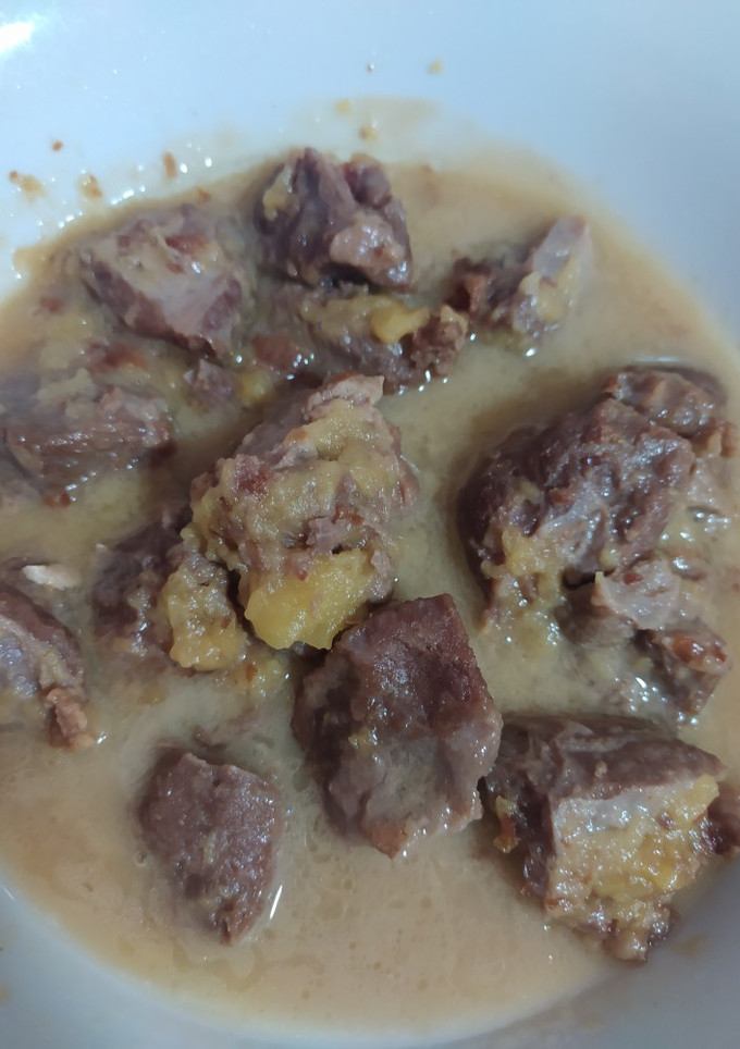 Una foto de Carne a la manzana fácil y rica