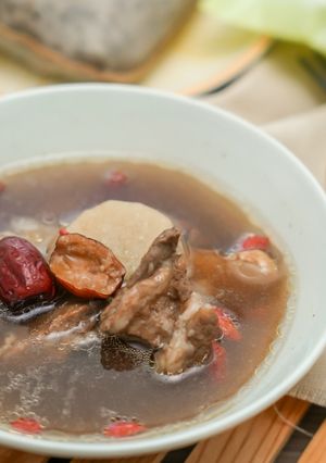 【魚腥草山藥排骨湯】疫情流感都靠他！神奇藥草之王，煮茶燉湯都適合 的食譜成品照片