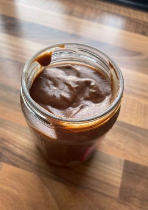 Una foto de Crema de avellanas, chocolate leche y dátiles