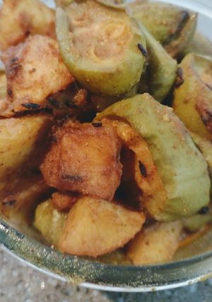 আলু পটলের ডালনা(Aloo potoler dalna recipe in Bengali) রেসিপির প্রধান ছবি