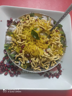 ઇન્દોરી પૌવા (Indori Pauva Recipe In Gujarati) રેસીપી મુખ્ય ફોટો