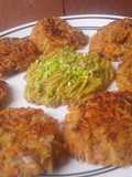 Torticas🍘 de Atún🥫 y arroz🍚 con salsa de aguacate🥑