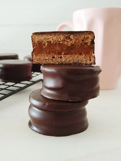 Una foto de Alfajores tipo Havana 🍫