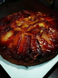 Una foto de Torta de manzana invertida