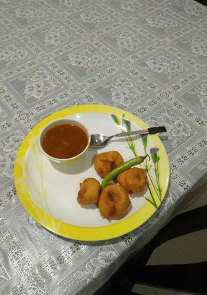 A picture of Batata vada.