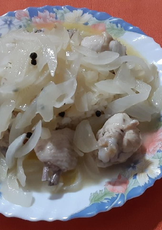 Una foto de Alitas de pollo encebolladas