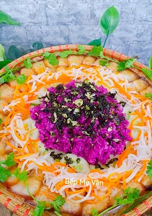 Hình của món Xôi lá cẩm thịt xá xíu.
