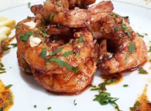 Una foto de Langostinos al ajillo