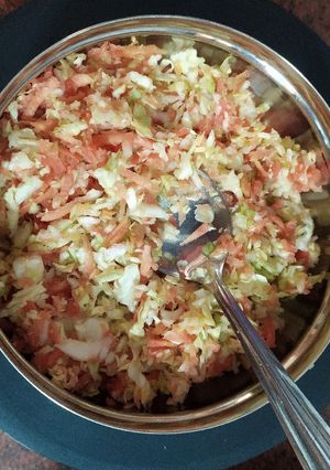 કોબીજ ગાજર નું કચુંબર (Cabbage Gajar Kachumber Recipe In Gujarati) રેસીપી મુખ્ય ફોટો