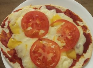 Una foto de Pizza casera 3 quesos