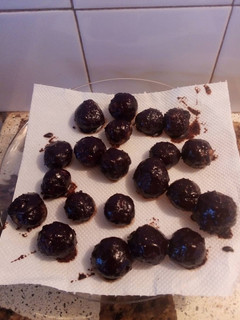 Una foto de Trufas exprés de pasas de uva y chocolate