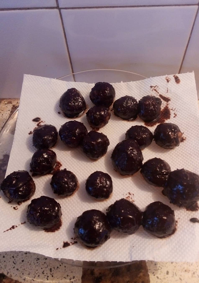 Una foto de Trufas exprés de pasas de uva y chocolate