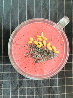 A picture of Triple berries smoothie 🫐.