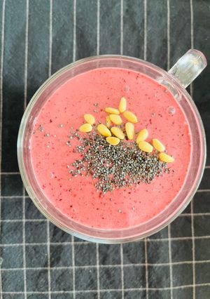 A picture of Triple berries smoothie 🫐.