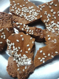 ગોળ પાપડી (Gol Papdi Recipe In Gujarati) રેસીપી મુખ્ય ફોટો