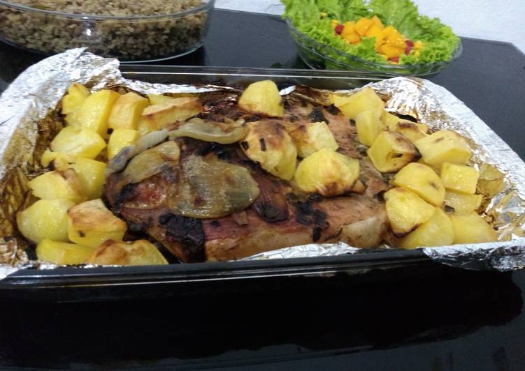 Pernil ao forno com batatas - Tudogosreceitas