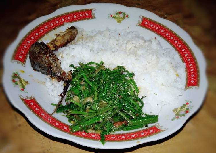 Bagaimana Menyiapkan Tumis pakis hutan sederhana Anti Gagal