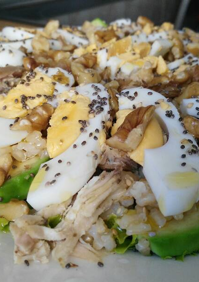 Una foto de Ensalada de pollo asado