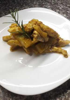 Una foto de Pollo al ananá