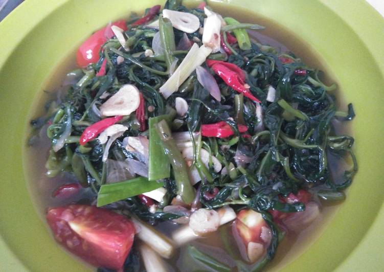 Recipe of Speedy Stir-fried Kangkung (water spinach)