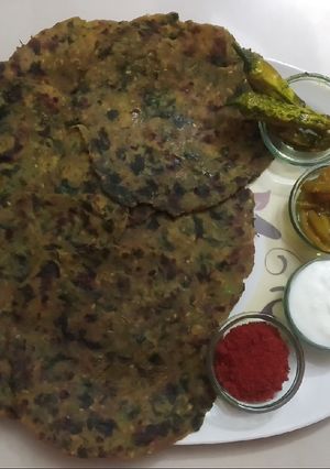 મેથીના થેપલા (Methi Thepla Recipe In Gujarati) રેસીપી મુખ્ય ફોટો