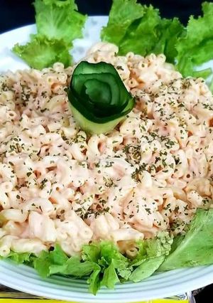A picture of Macronie salad.