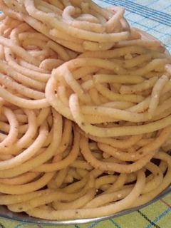 அரிசி முறுக்கு (Arisi Murukku Recipe in Tamil) செய்முறை முக்கிய புகைப்படம்