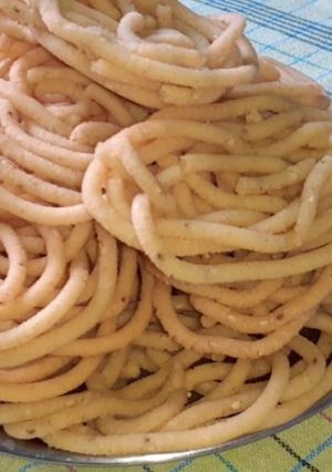 அரிசி முறுக்கு (Arisi Murukku Recipe in Tamil) செய்முறை முக்கிய புகைப்படம்