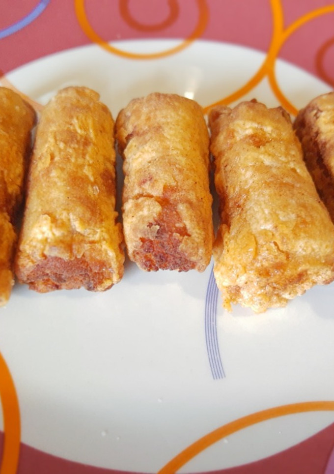 Una foto de Croquetas de chorizo y salsa bechamel rebozadas
