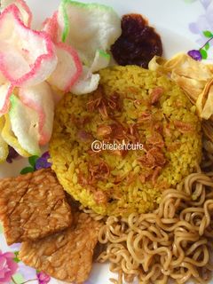 Foto resep Nasi Kuning Uduk Magic Com Cirebonan #KisahKasihCookpad