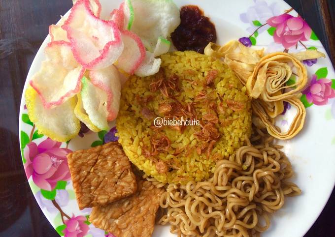 Standar Resep  membuat Nasi Kuning Uduk Magic Com Cirebonan #KisahKasihCookpad dijamin sempurna