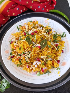 ઈન્દોરી પૌવા (Indori Pauva Recipe In Gujarati) રેસીપી મુખ્ય ફોટો