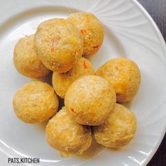 A picture of Fried yam balls.