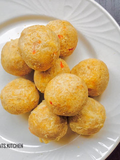 A picture of Fried yam balls.