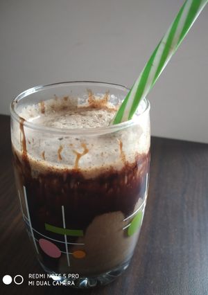 कोल्ड कॉफी विदाउट कॉफी पाउडर (Cold coffee without coffee powder recipe in hindi) रेसिपी मुख्य फोटो